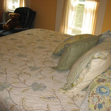 Hugging Bear Inn Bellows Falls Εξωτερικό φωτογραφία