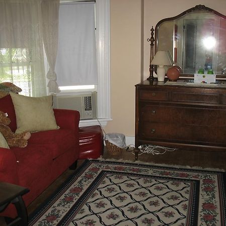 Hugging Bear Inn Bellows Falls Εξωτερικό φωτογραφία