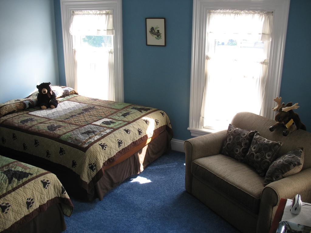Hugging Bear Inn Bellows Falls Εξωτερικό φωτογραφία