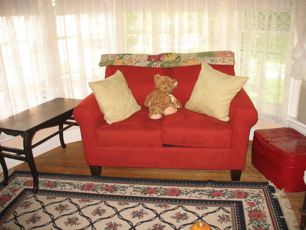 Hugging Bear Inn Bellows Falls Εξωτερικό φωτογραφία
