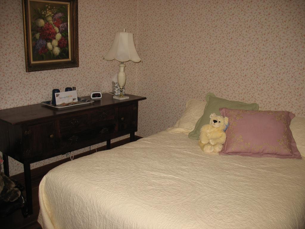 Hugging Bear Inn Bellows Falls Εξωτερικό φωτογραφία