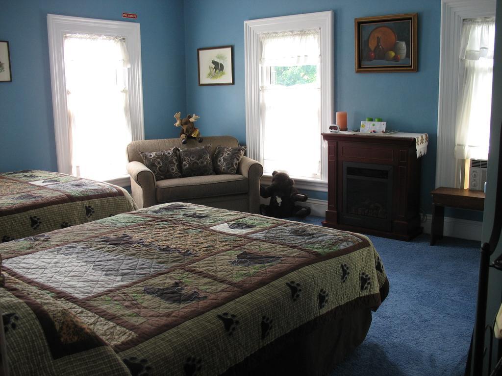 Hugging Bear Inn Bellows Falls Εξωτερικό φωτογραφία