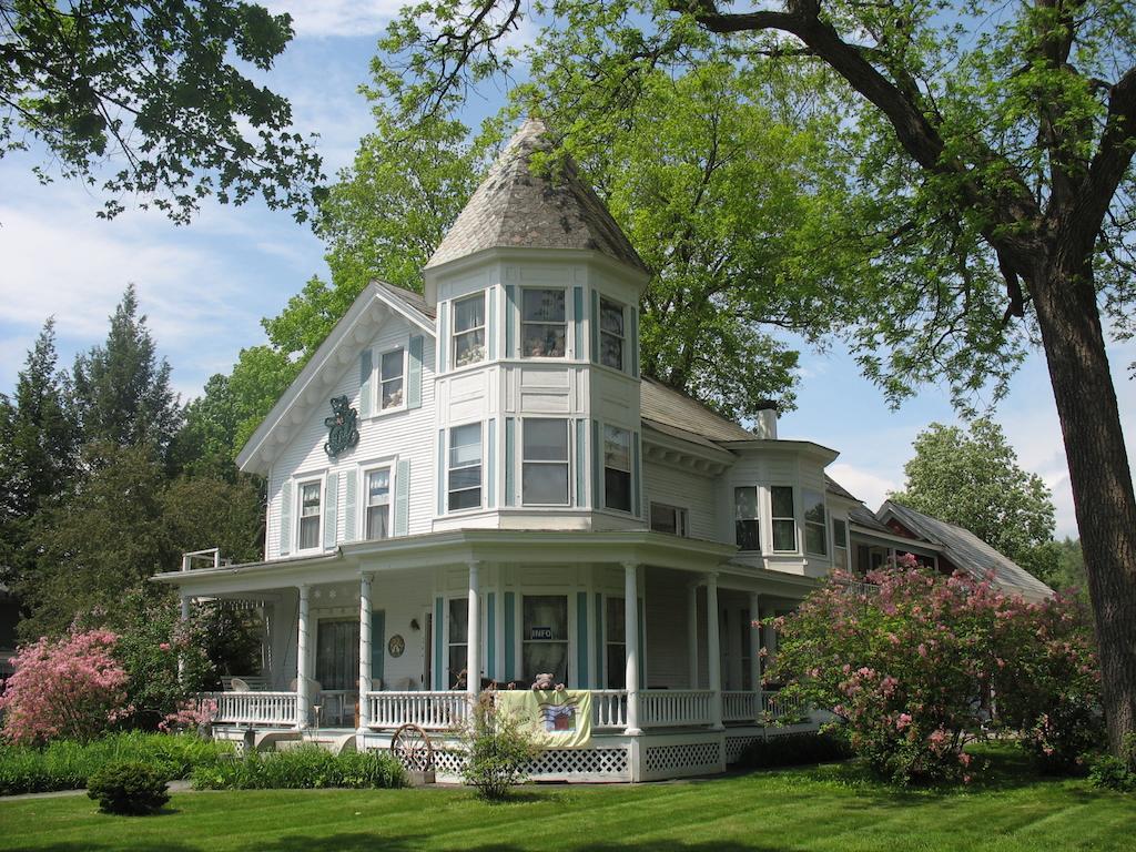 Hugging Bear Inn Bellows Falls Εξωτερικό φωτογραφία