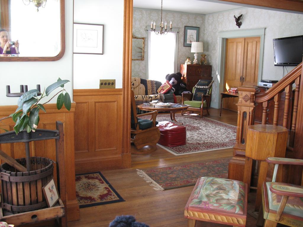 Hugging Bear Inn Bellows Falls Εξωτερικό φωτογραφία